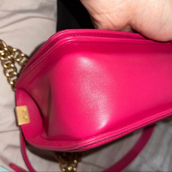 CHANEL Le Boy Old Medium Fuchsia - Picture 12 of 13
